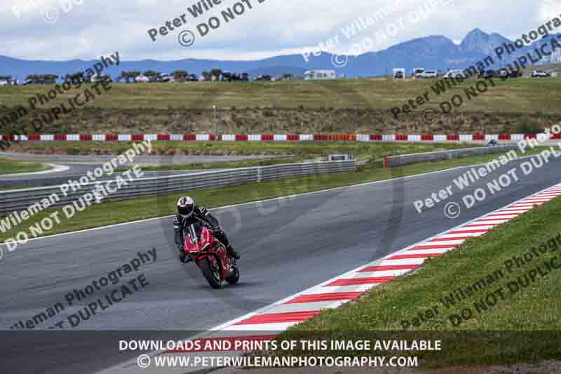 cadwell no limits trackday;cadwell park;cadwell park photographs;cadwell trackday photographs;enduro digital images;event digital images;eventdigitalimages;navarra;no limits trackdays;peter wileman photography;racing digital images;trackday digital images;trackday photos
